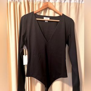 Black Aritzia contour v-neck bodysuit - Large